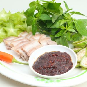 thit-luoc-mam-nem-ngon-nhu-me-nau