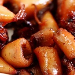 Mực hấp kho ba chỉ