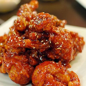 ga-chien-sot-chua-cay-ngon-nhu-me-nau