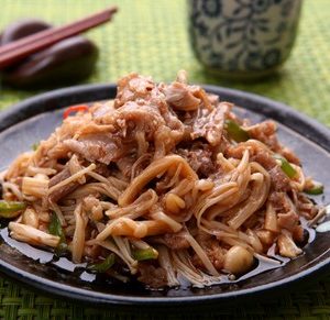 bo-xao-nam-kim-chi-ngon-nhu-me-nau