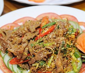 thit-heo-xao-sa-ot-ngon-nhu-me-nau