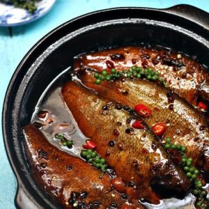 ca-sac-kho-tieu-com-ngon-nhu-me-nau